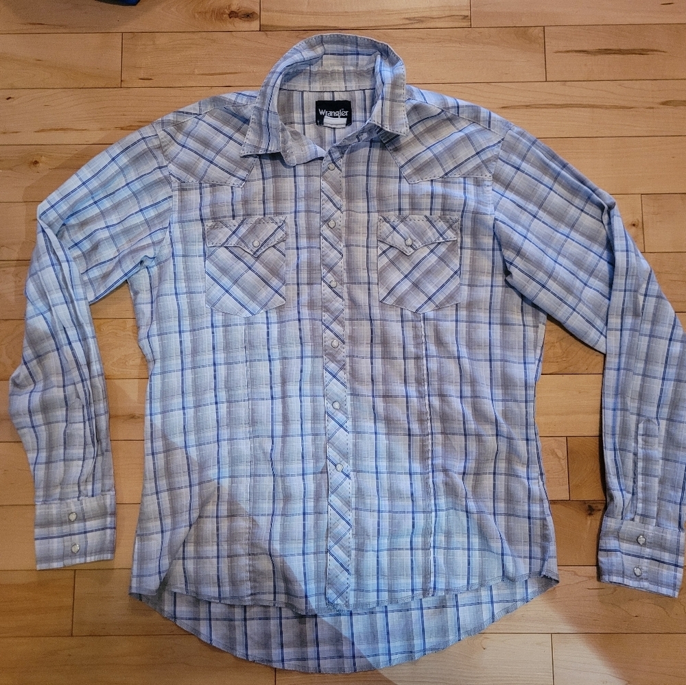 Wrangler men's size large snap up shirt